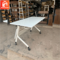 Bàn gấp có bánh xe ໂຕະພັບມີລໍ້